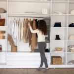 Come organizzare il tuo armadio in modo efficiente e stiloso